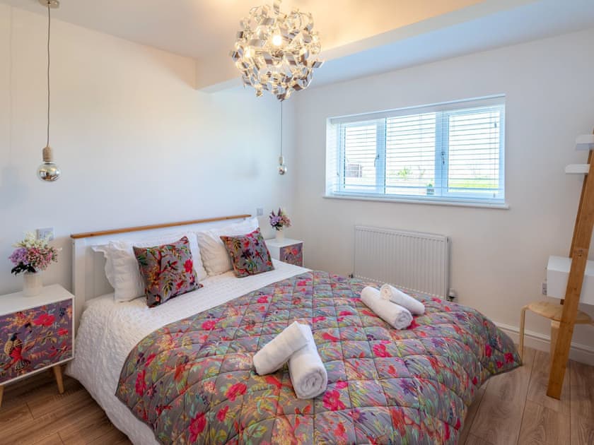 Double bedroom | Sea Breezes, Anderby Creek, near Chapel St Leonards