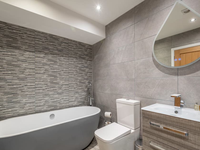 Bathroom | Sea Breezes, Anderby Creek, near Chapel St Leonards