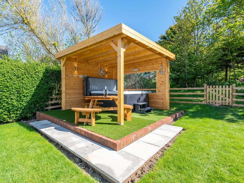 Hot tub | Sea Breezes, Anderby Creek, near Chapel St Leonards