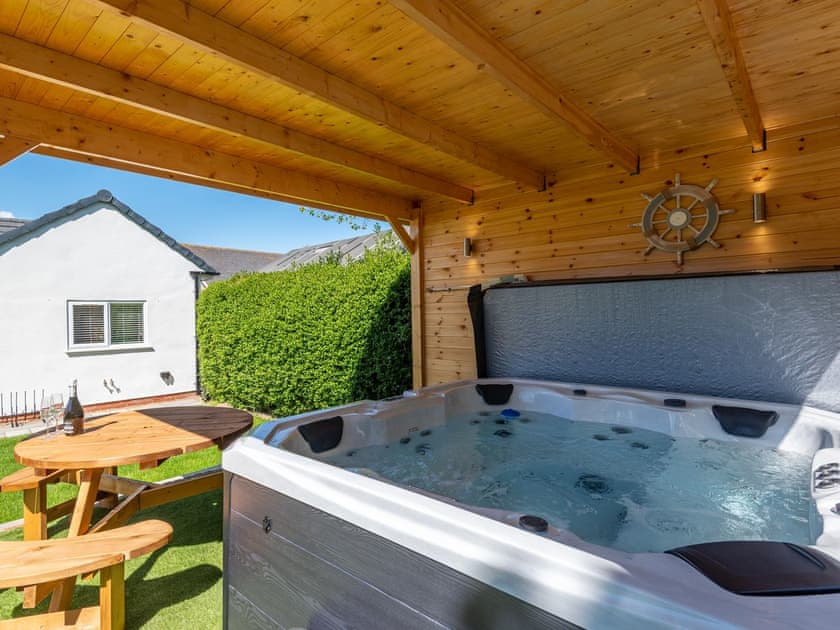 Hot tub | Sea Breezes, Anderby Creek, near Chapel St Leonards
