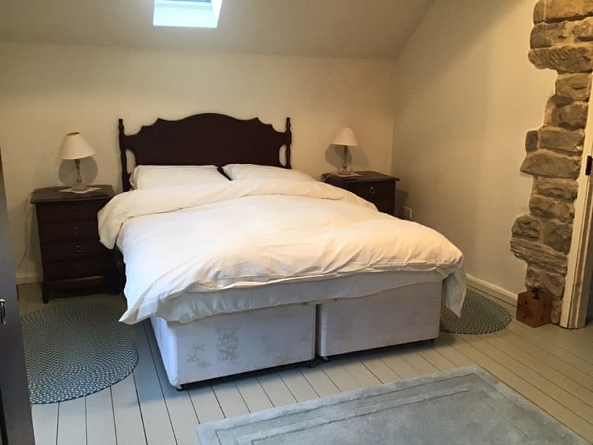 Bedroom 1 Zip and link (converts to singles)  | Calf Close Barn, Ashover