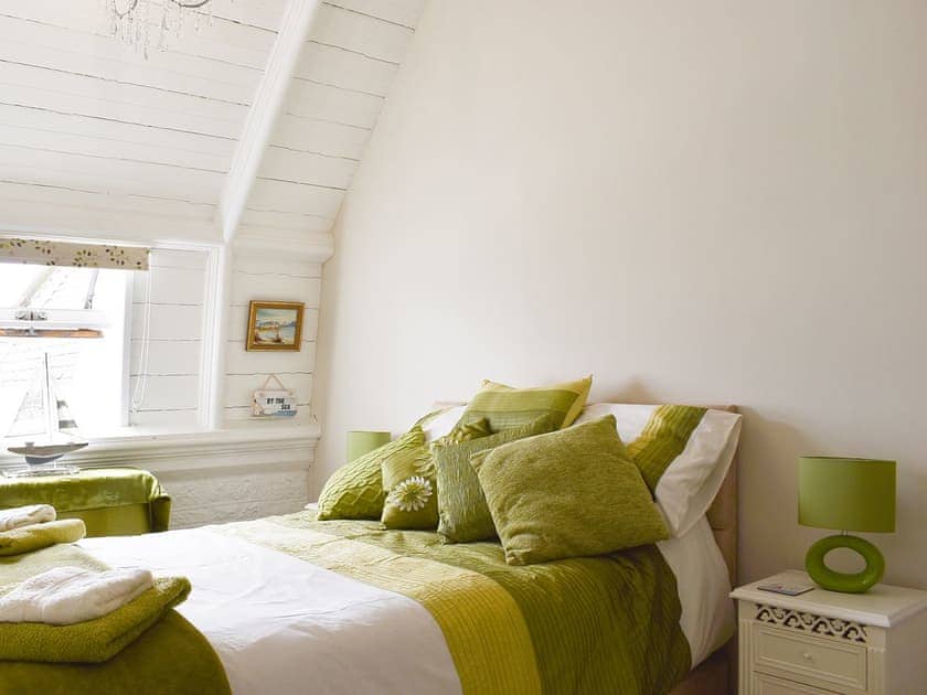 Double bedroom | White Sands, Criccieth