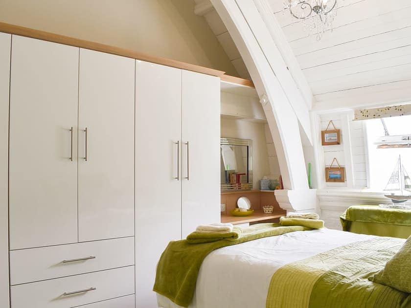 Double bedroom | White Sands, Criccieth