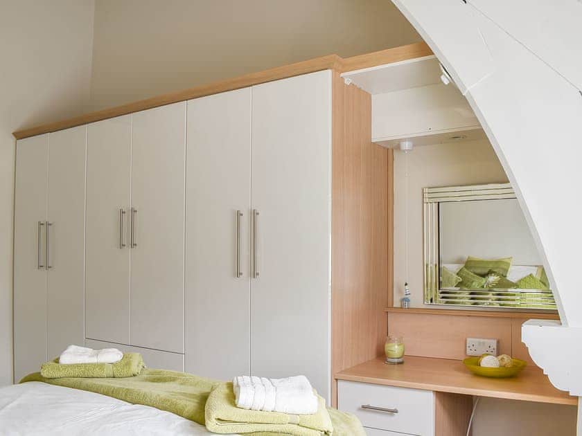 Double bedroom | White Sands, Criccieth