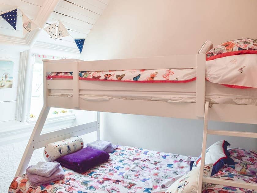Bunk bedroom | White Sands, Criccieth