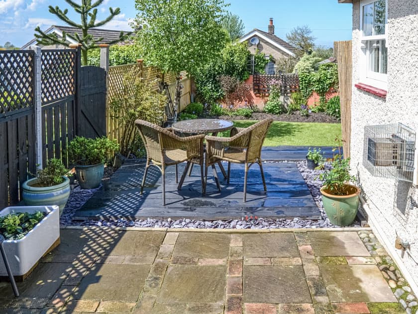 Sitting-out-area | Broads Rest, Martham