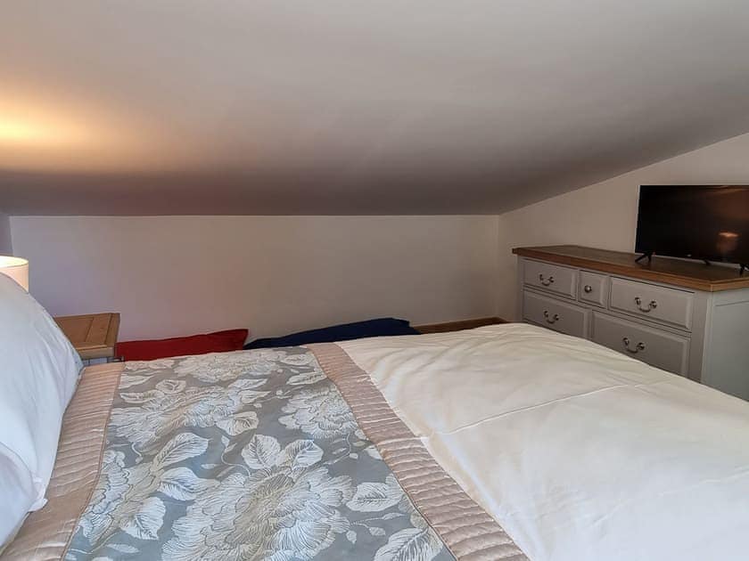 Double bedroom | Dronefield Lodge, Somerton