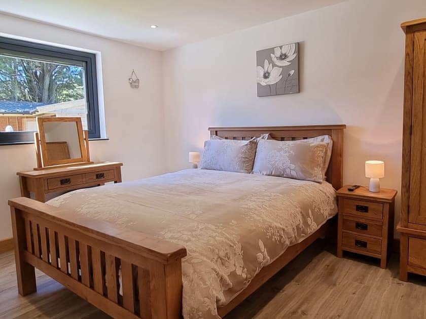 Double bedroom | Dronefield Lodge, Somerton
