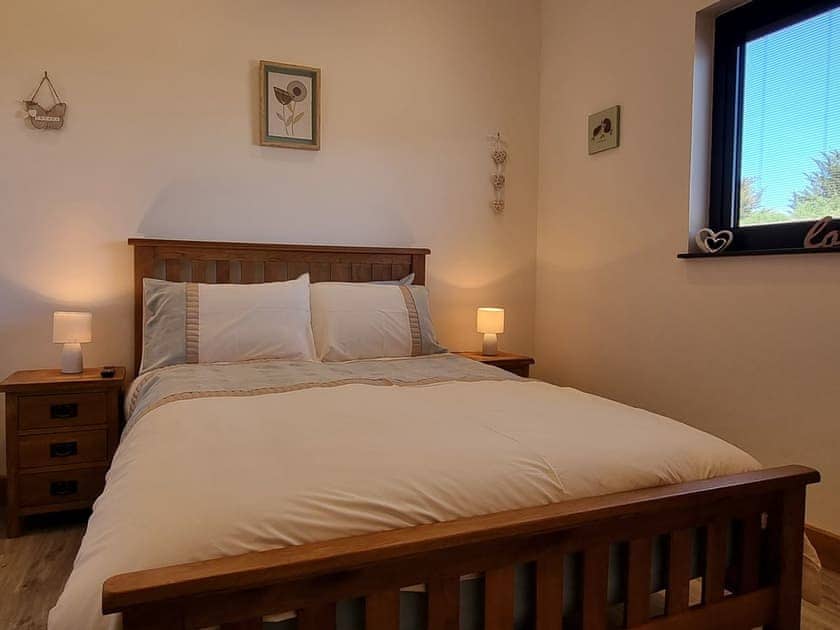 Double bedroom | Dronefield Lodge, Somerton
