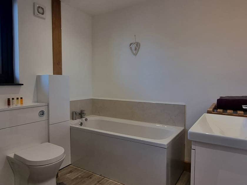 Bathroom | Dronefield Lodge, Somerton