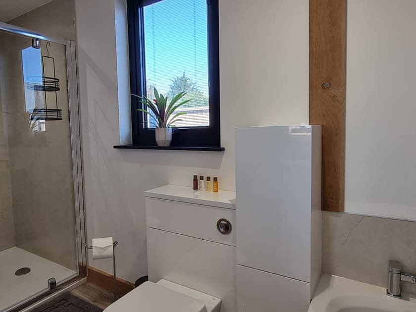Bathroom | Dronefield Lodge, Somerton