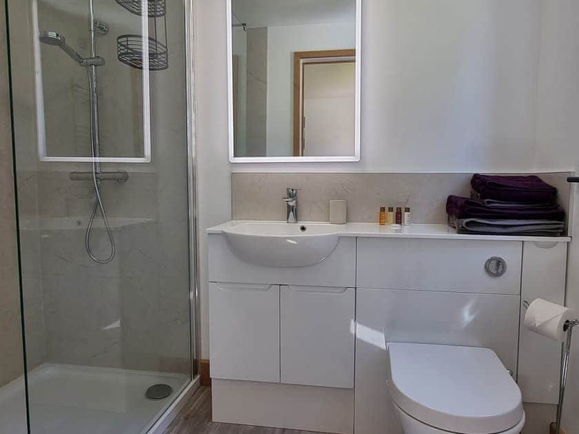 Bathroom | Dronefield Lodge, Somerton