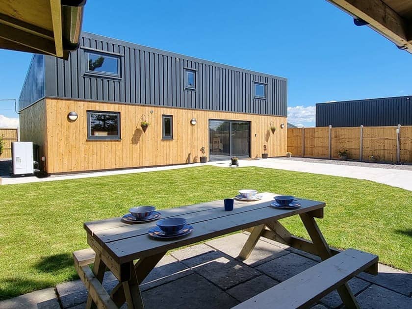 Sitting-out-area | Dronefield Lodge, Somerton