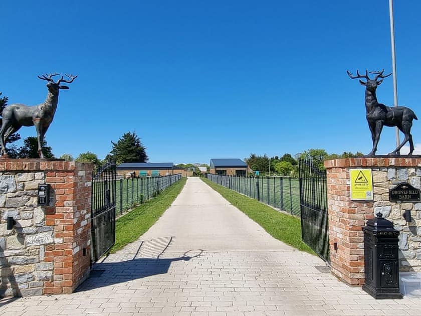 Exterior | Dronefield Lodge, Somerton