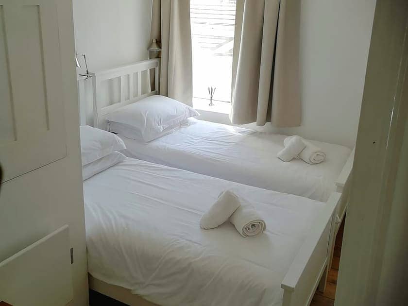 Twin bedroom | Oake Cottage, Warkworth, near Amble