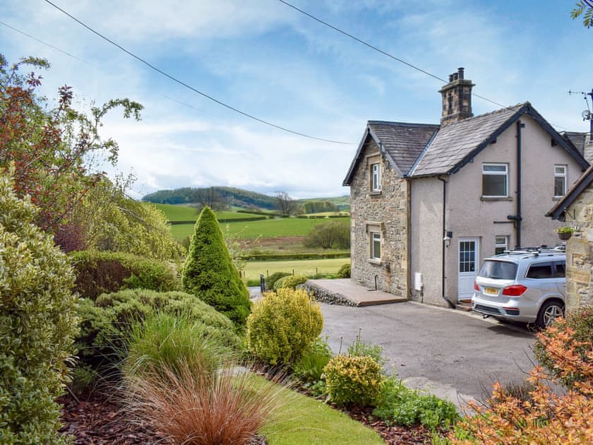 Garden and grounds | Lupton Hall Cottages, Lupton, near kirkby Lonsdale