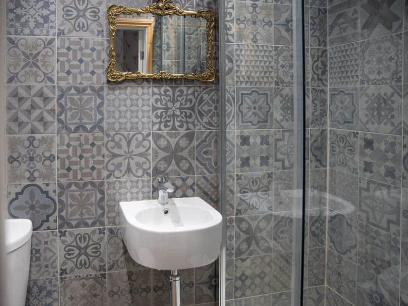 Shower room | Keepers Cottage - Shortflatt Tower Cottages, Belsay