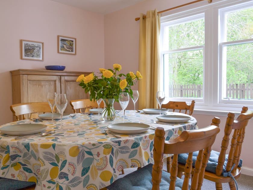 Dining room | Eagles Gate Lodge, Banff