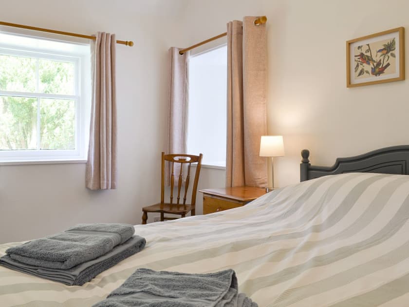 Double bedroom | Eagles Gate Lodge, Banff