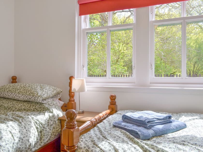 Twin bedroom | Eagles Gate Lodge, Banff
