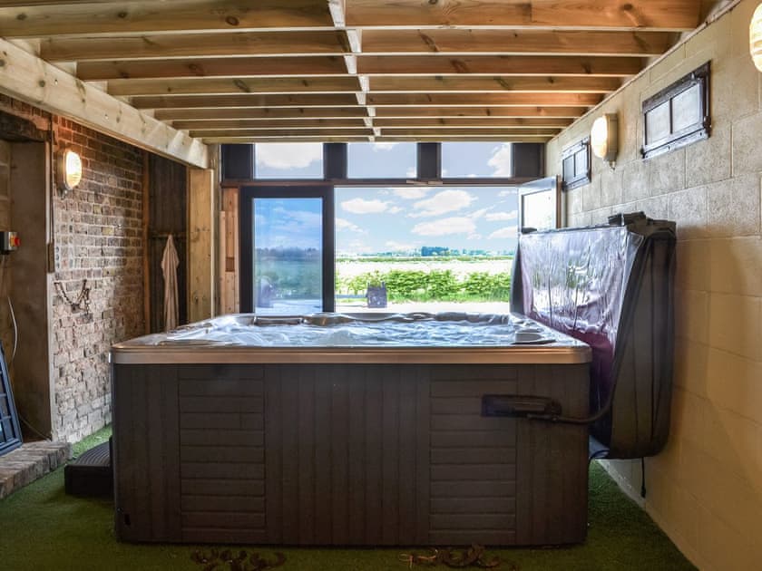 Hot tub | The Old Stables - Corporation Farm Cottages, Tickton, near Beverley
