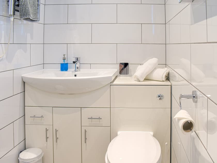 Bathroom | 28 Isallt at the Bay, Trearddur Bay