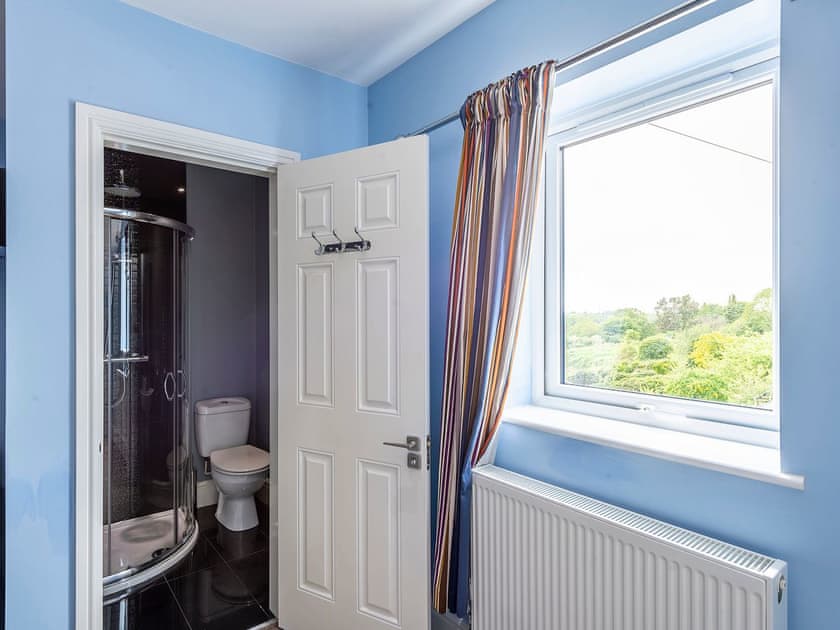 En-suite | Hacolo House, Stonehouse, near Stroud