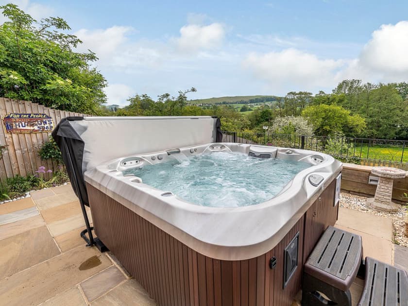Hot tub | Hacolo House, Stonehouse, near Stroud
