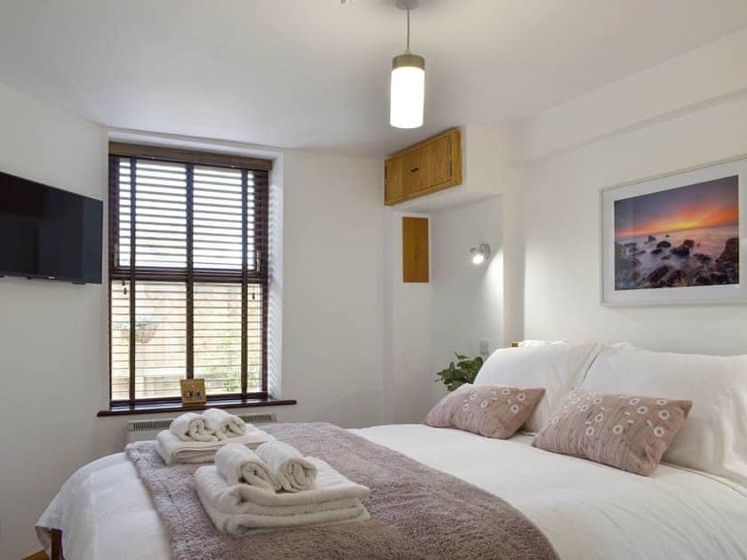 Double bedroom | Tan Yr Ardd Bach, Rhostryfan, near Caernarfon