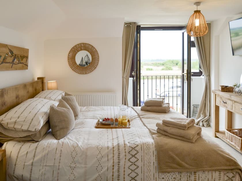 Master bedroom | Riverbank Cottage, Reedham, near Brundall