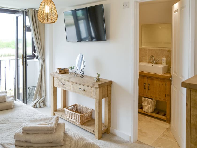 Master bedroom | Riverbank Cottage, Reedham, near Brundall