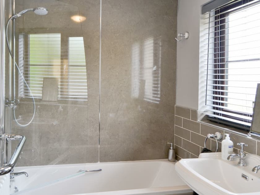 Bathroom | Riverbank Cottage, Reedham, near Brundall