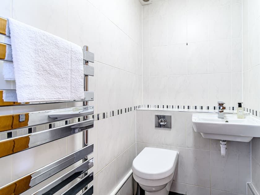 Bathroom | Low Barn, Carlton