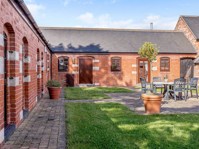 Sitting-out-area | Low Barn, Carlton