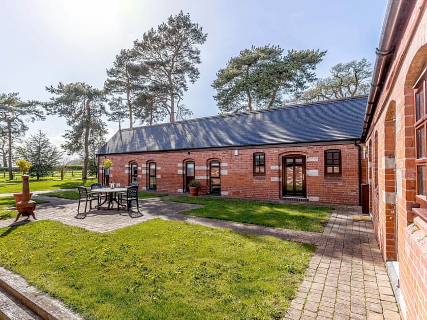 Sitting-out-area | Low Barn, Carlton