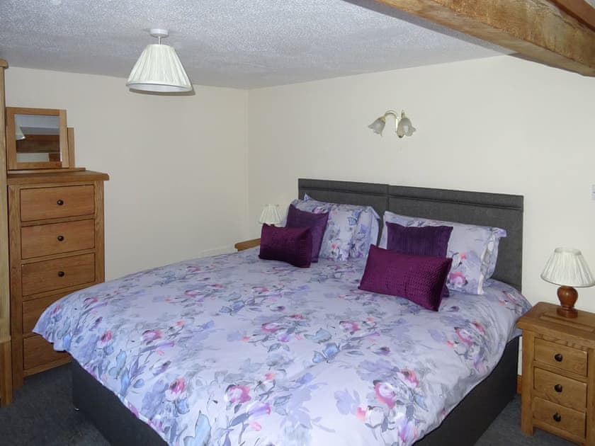 Super King - Twin Bedroom | Glan Wye, Rhayader