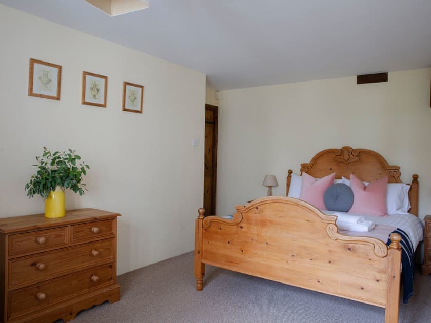 Double bedroom | Honeysuckle Cottage - Woodlands Manor Farm, Woodford, near Bude