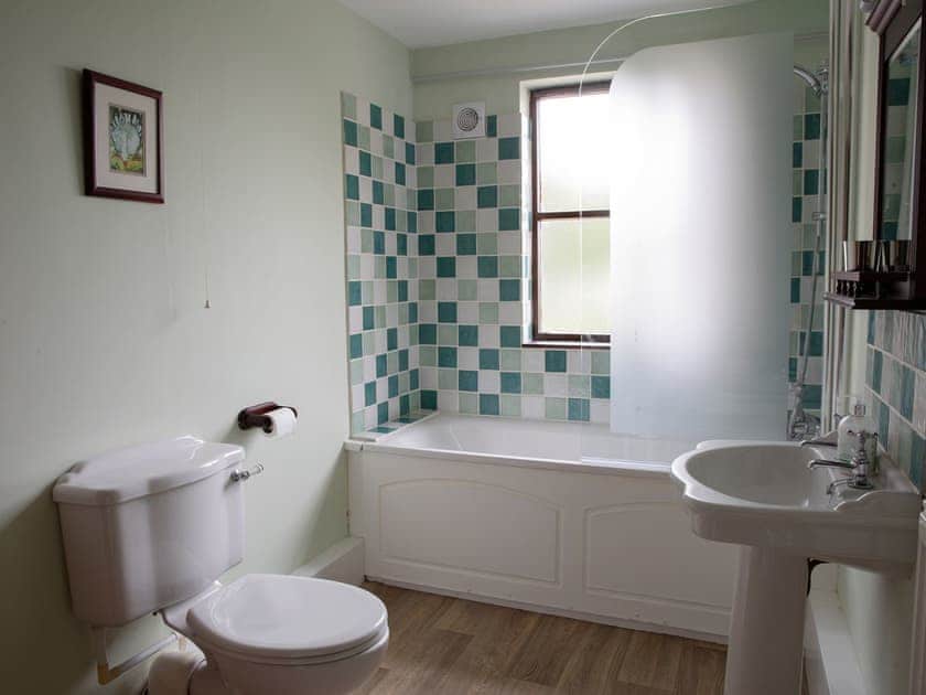 Bathroom | Honeysuckle Cottage - Woodlands Manor Farm, Woodford, near Bude