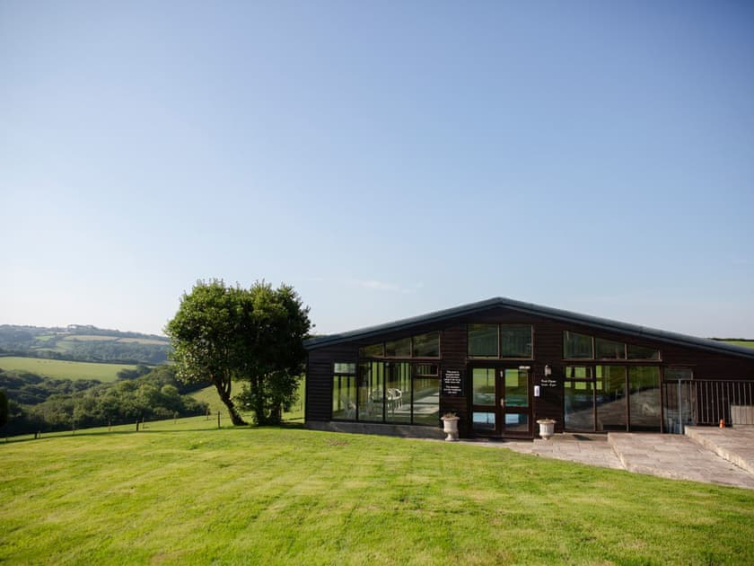 Swimming pool | Honeysuckle Cottage - Woodlands Manor Farm, Woodford, near Bude