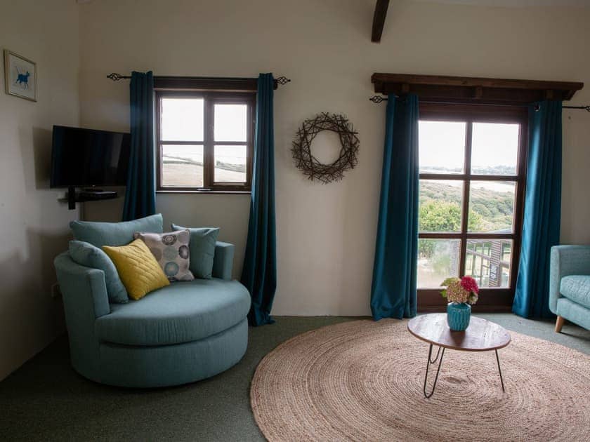First floor Living room | Rose Cottage - Woodlands Manor Farm, Woodford, near Bude