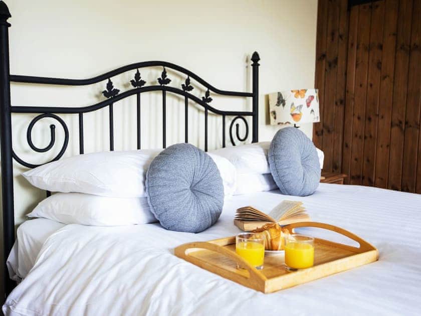 Double bedroom | Lavender Cottage - Woodlands Manor Farm, Woodford, near Bude