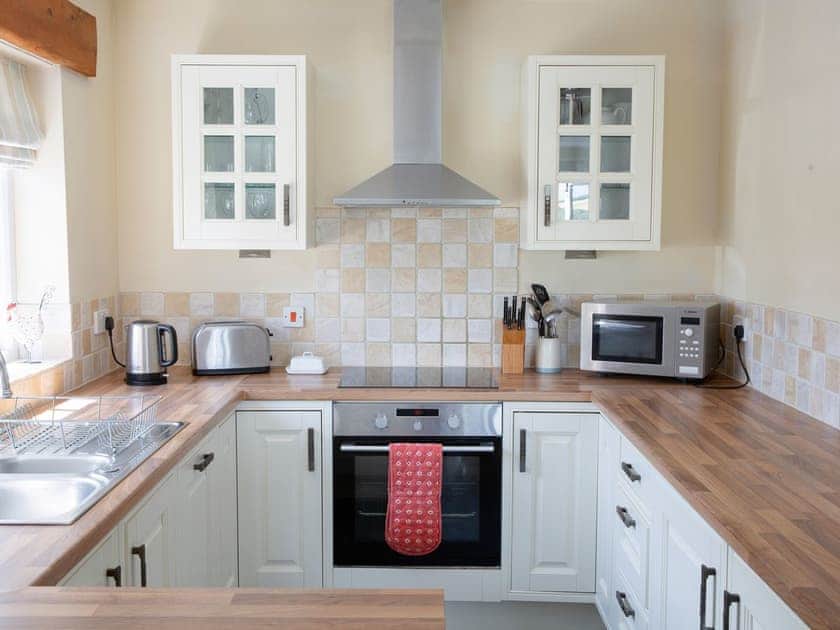 Kitchen | The Stables - Woodlands Manor Farm, Woodford, near Bude