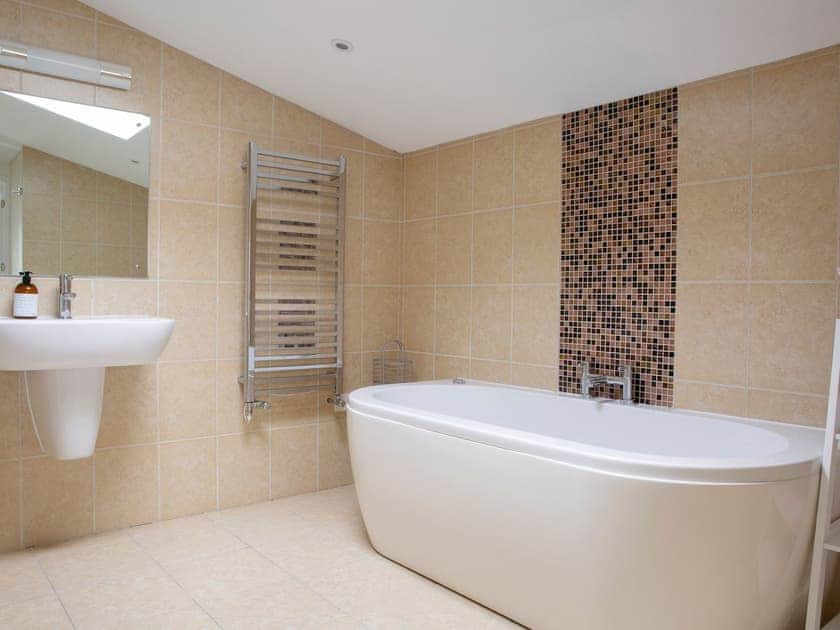 En-suite | The Stables - Woodlands Manor Farm, Woodford, near Bude