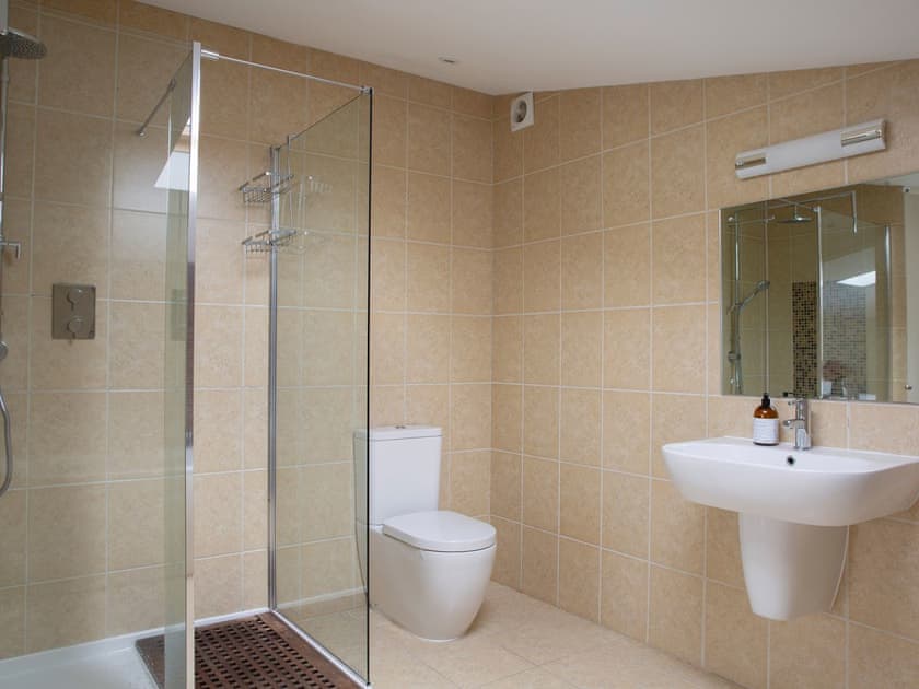 En-suite | The Stables - Woodlands Manor Farm, Woodford, near Bude