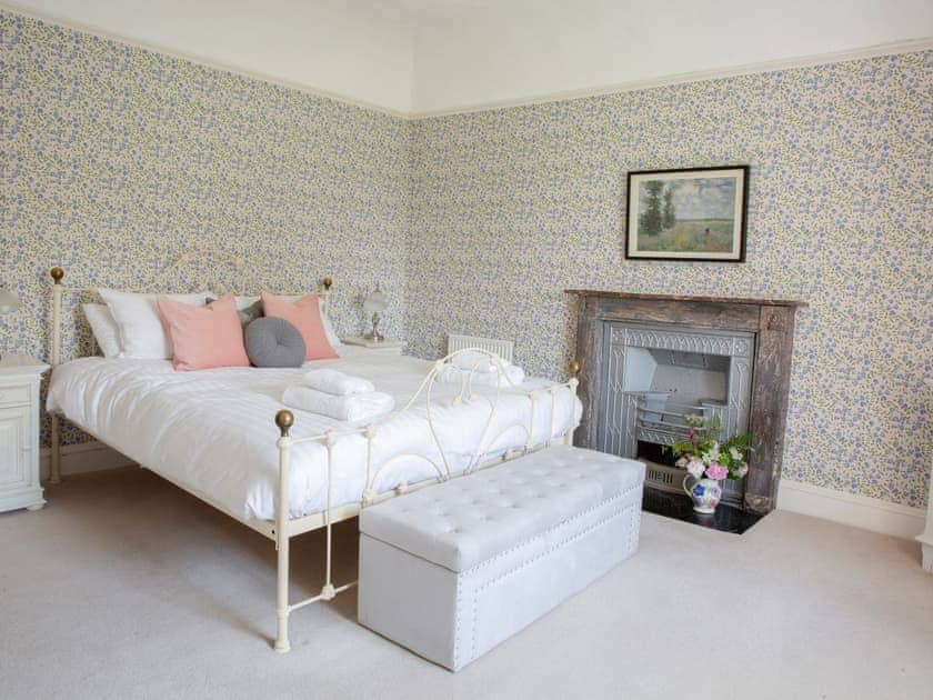 Double bedroom | Woodlands Manor House - Woodlands Manor Farm, Woodford, near Bude