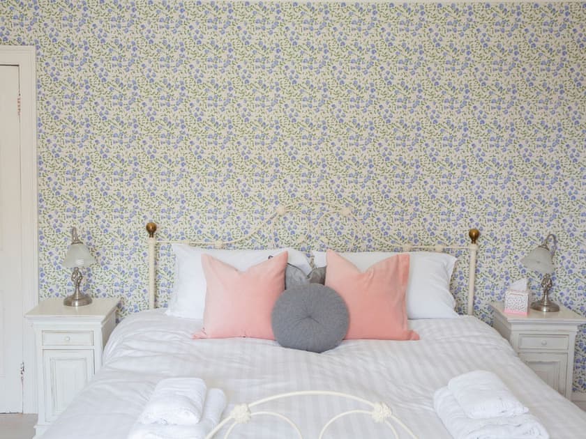 Double bedroom | Woodlands Manor House - Woodlands Manor Farm, Woodford, near Bude
