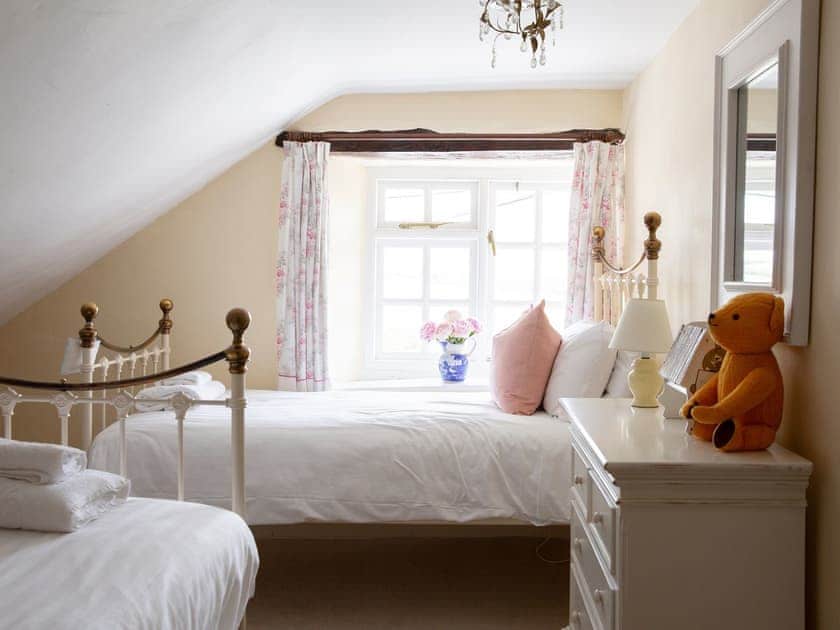 Twin bedroom | Woodlands Manor House - Woodlands Manor Farm, Woodford, near Bude