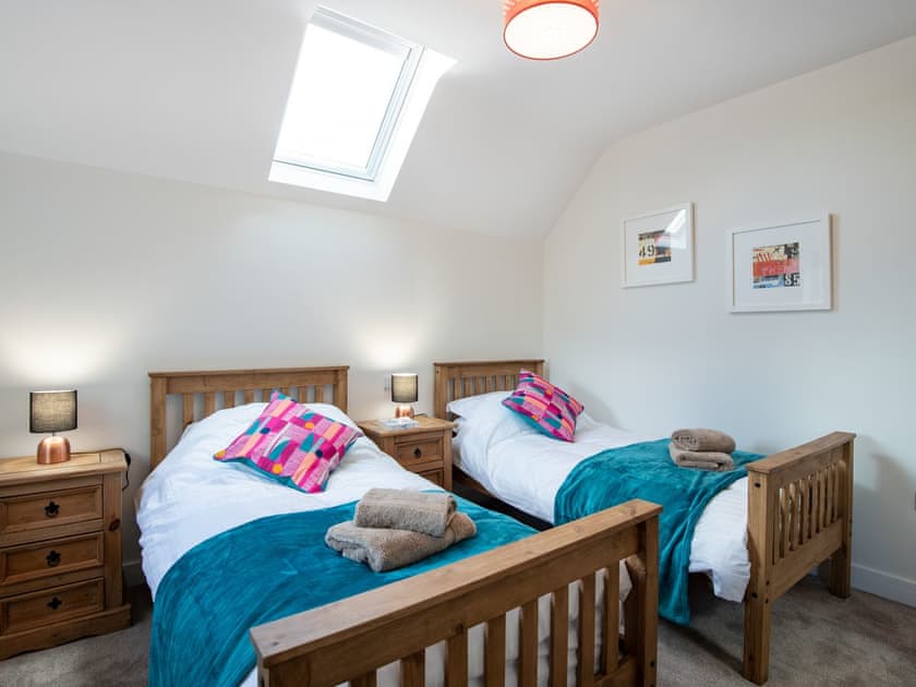 Twin bedroom | Oakwood, Everton