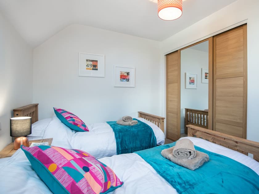 Twin bedroom | Oakwood, Everton
