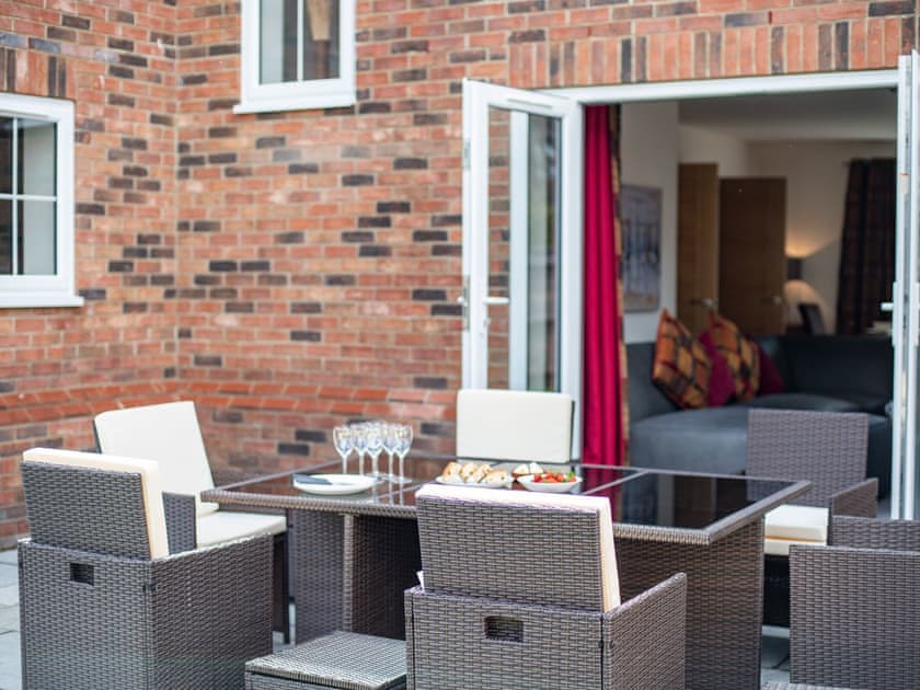 Sitting-out-area | Oakwood, Everton